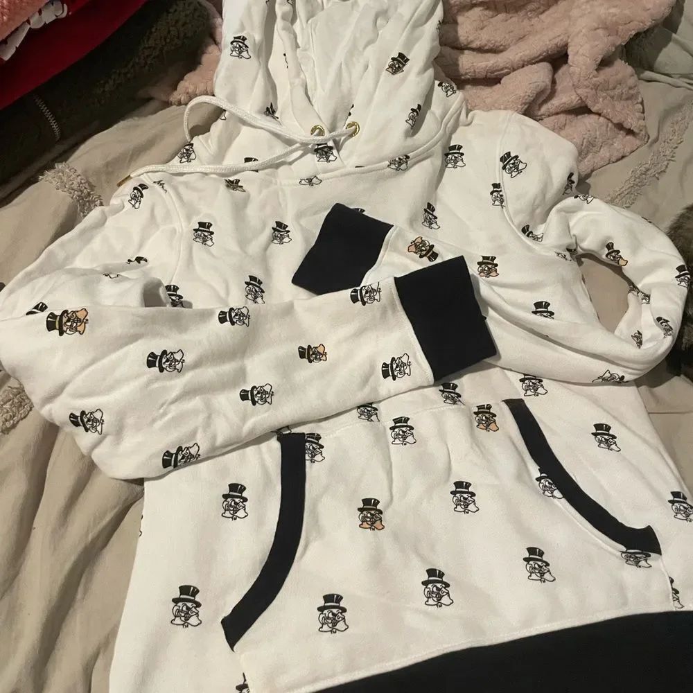 School House Wake Forest size medium new never worn hoodie great gift